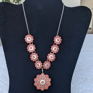 Floral necklace with detachable pendant